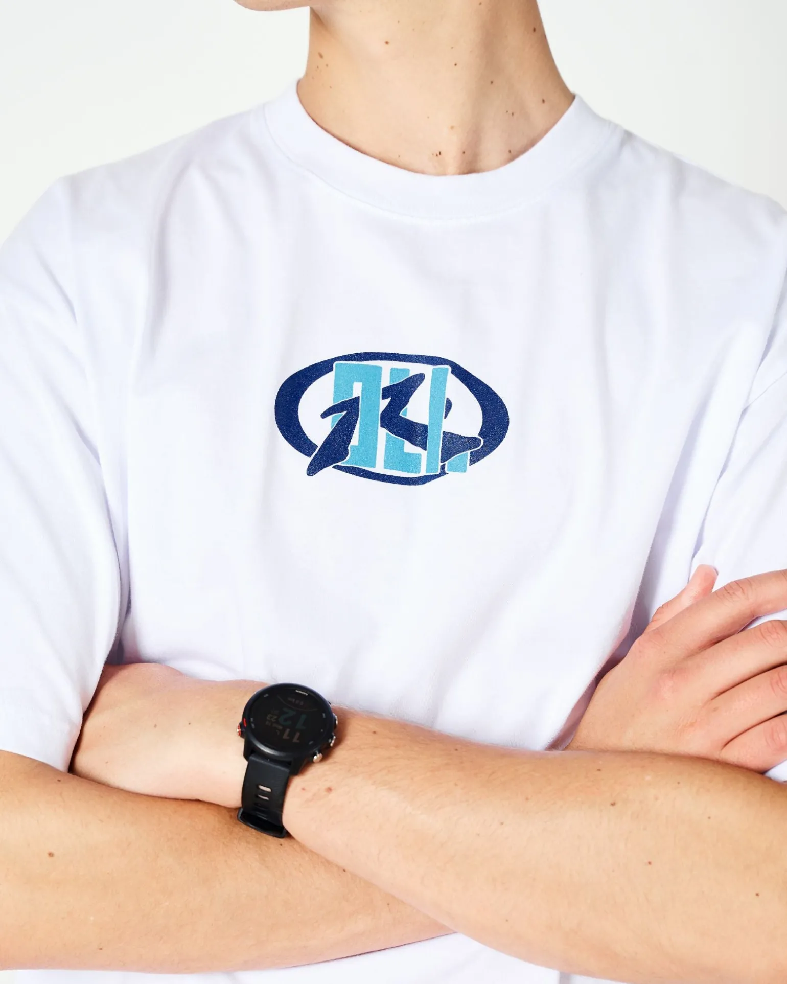 Oli X Badge Tee | Rusty Fashion
